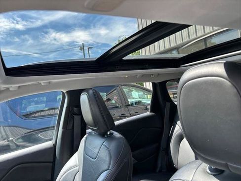Certified 2019 Jeep Cherokee Limited AWD/4WD image 29