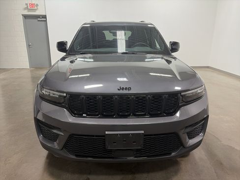 Used 2022 Jeep Grand Cherokee Altitude image 8
