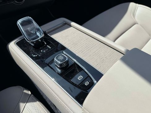 Certified 2026 Volvo XC90 B6 Plus AWD/4WD image 24