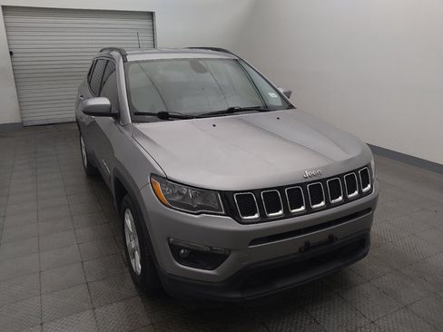 Used 2018 Jeep Compass Latitude FWD image 14