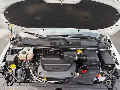 Used 2025 Chrysler Pacifica Select image 35