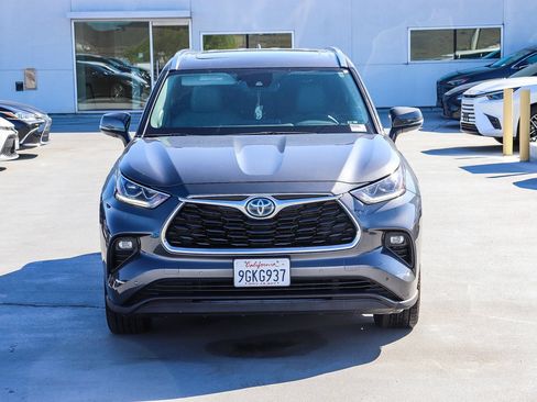 Used 2021 Toyota Highlander Limited AWD/4WD image 2