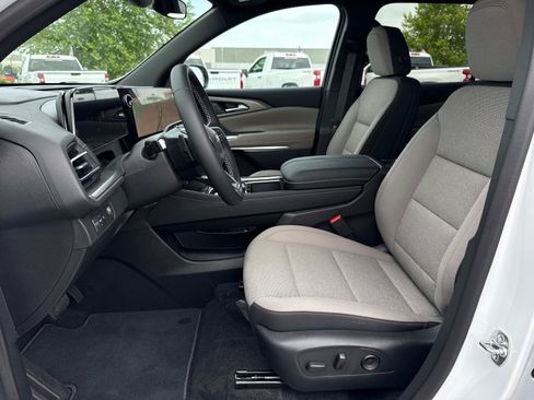 New 2025 Chevrolet Traverse LT w/ LPO, Floor Liner Package image 10