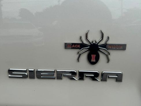 Used 2015 GMC Sierra 1500 SLT w/ SLT Preferred Package AWD/4WD image 19