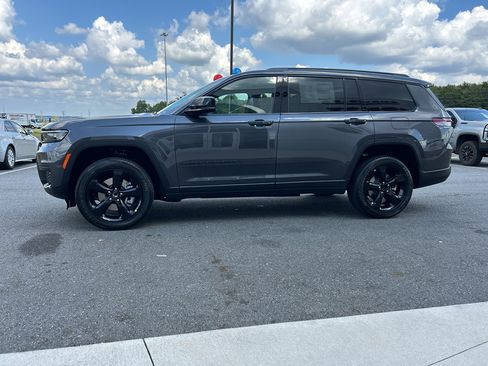 New 2025 Jeep Grand Cherokee L Altitude image 5