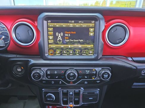 Used 2023 Jeep Gladiator Rubicon w/ LED Lighting Group AWD/4WD image 22