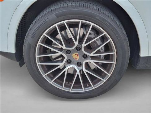 Used 2021 Porsche Cayenne Coupe AWD/4WD image 9