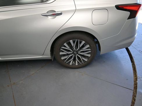 Used 2024 Nissan Altima 2.5 SV FWD image 17