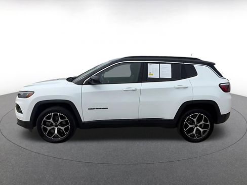 Used 2025 Jeep Compass Limited AWD/4WD image 9