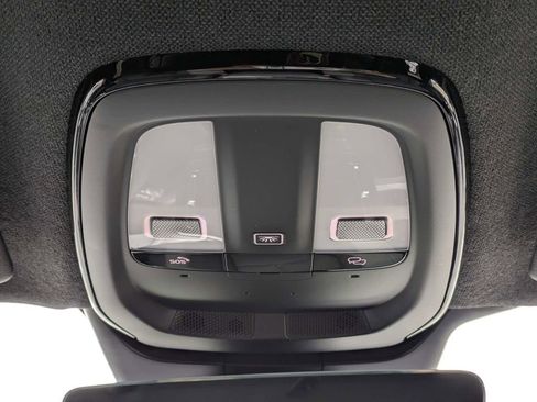 Used 2023 Volvo XC40 Recharge Core image 22