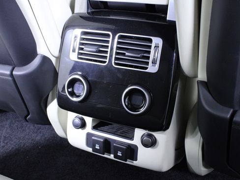 Used 2020 Land Rover Range Rover HSE image 16