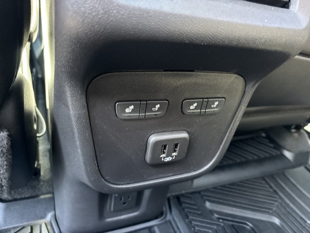 Used 2024 GMC Terrain Denali w/ Denali Premium Package AWD/4WD image 18