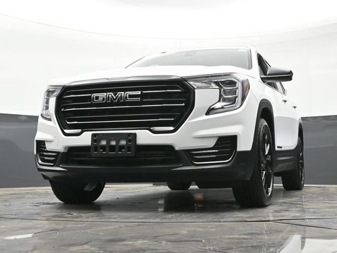 Used 2023 GMC Terrain SLE w/ Elevation Edition AWD/4WD image 31