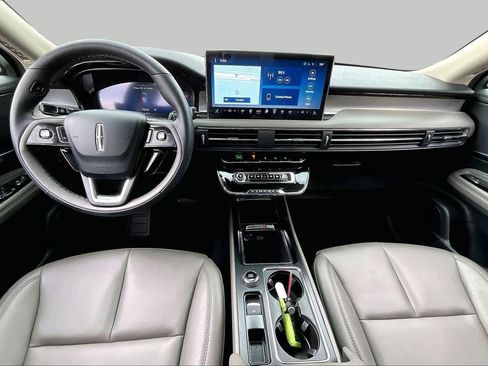 Used 2025 Lincoln Corsair FWD image 14