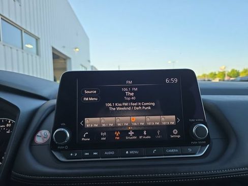 Used 2025 Nissan Rogue SV AWD/4WD image 8