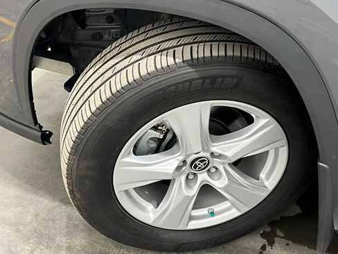 Used 2023 Toyota Highlander L image 34