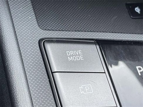 Certified 2025 Hyundai Elantra Sport image 23