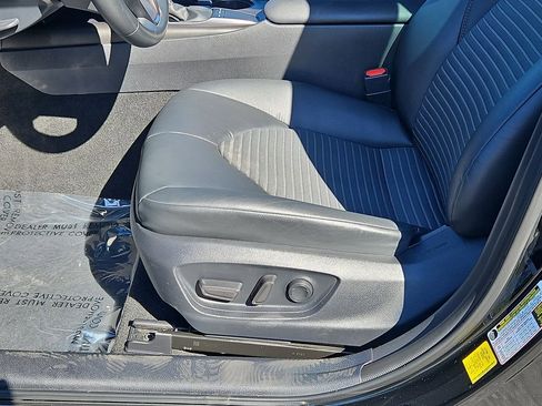 Used 2023 Toyota Camry SE image 18
