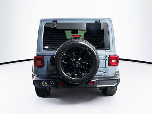 Used 2025 Jeep Wrangler Sahara image 7