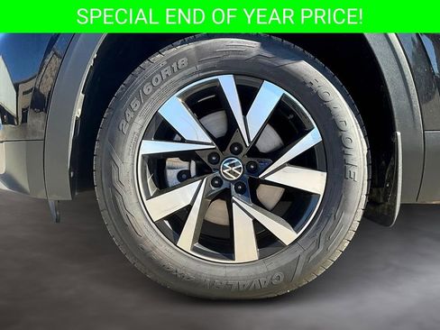 Used 2021 Volkswagen Atlas Cross Sport SE image 34