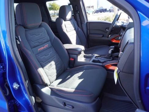Used 2025 Nissan Frontier PRO-4X AWD/4WD image 12