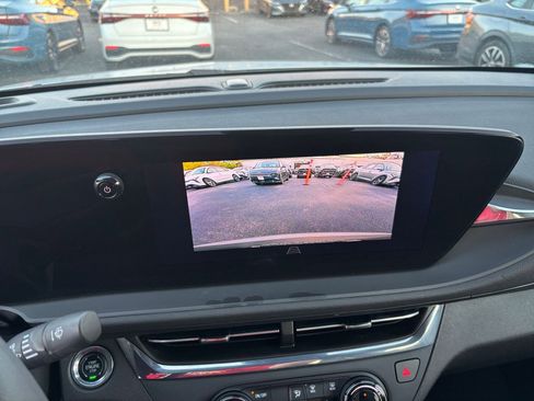 Used 2025 Buick Envista Preferred image 17