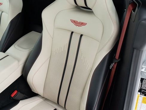 Used 2023 Aston Martin V8 Vantage Coupe image 17