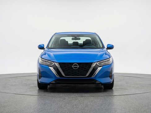 Used 2025 Nissan Sentra SV FWD image 2
