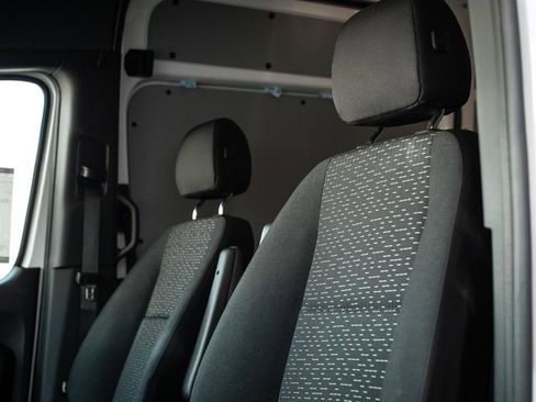 Used 2025 Mercedes-Benz Sprinter 2500 image 8