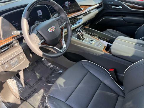 Used 2024 Cadillac Escalade Premium Luxury w/ Performance Package image 10