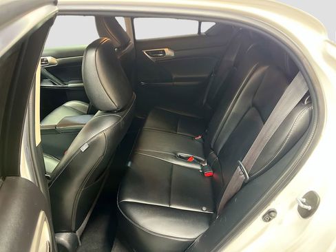 Used 2015 Lexus CT 200h image 23