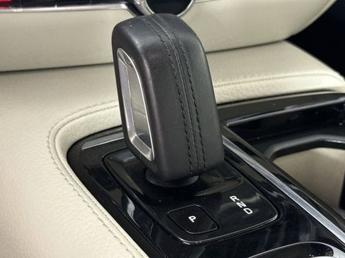 Used 2021 Volvo S60 T8 R-Design Expression image 24