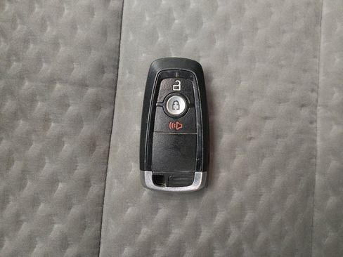 Used 2020 Ford Escape SE image 32