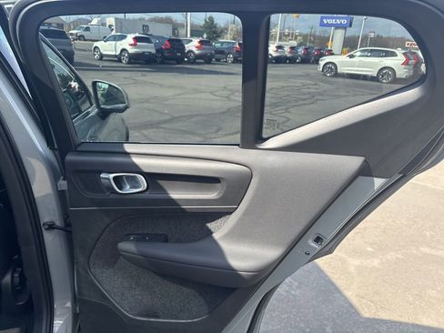 Used 2025 Volvo XC40 B5 Core image 35