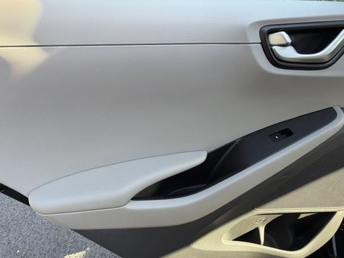 Used 2017 Hyundai Ioniq Limited FWD image 30