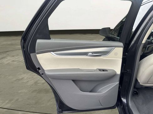 Used 2018 Cadillac XT5 Luxury w/ Driver Awareness Package FWD image 17