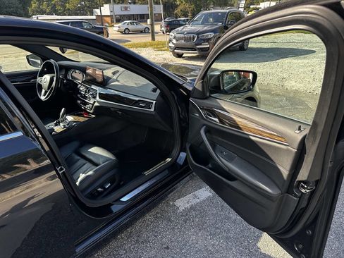 Used 2019 BMW 530i w/ Convenience Package image 19