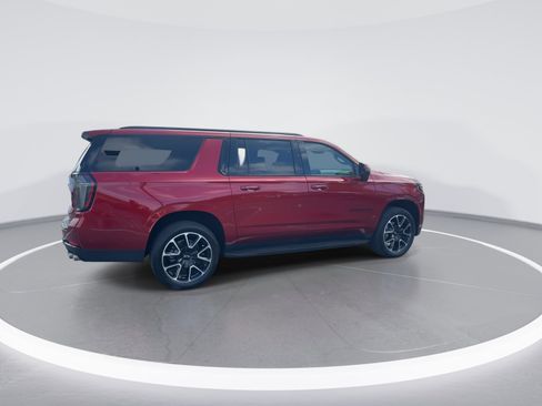 Used 2025 Chevrolet Suburban RST w/ Comfort Package image 9