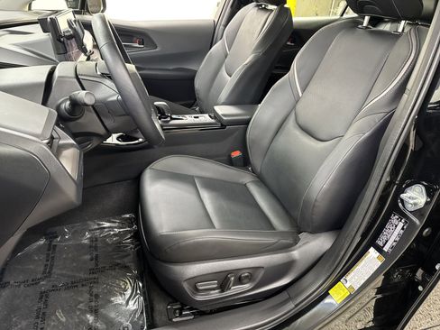 Used 2025 Toyota Prius XLE image 17