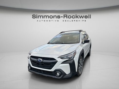 Used 2025 Subaru Outback Premium image 3