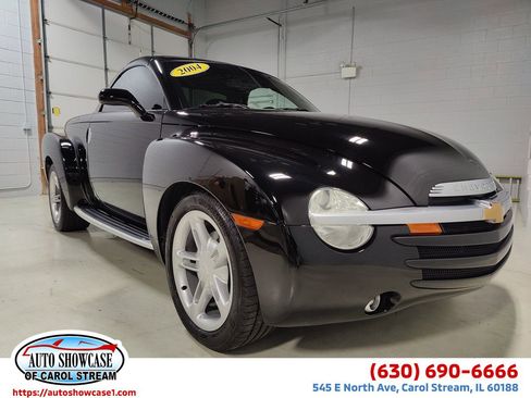 Used 2004 Chevrolet SSR w/ Preferred Equipment Group image 1
