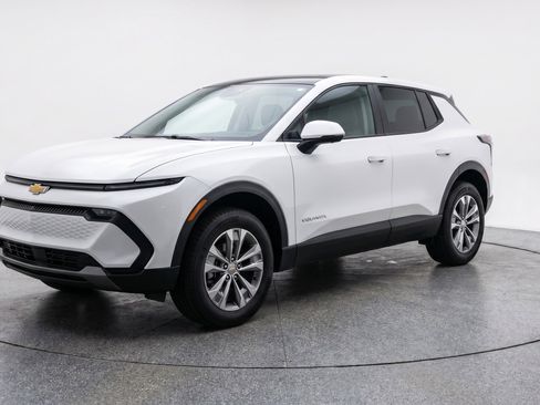 Used 2025 Chevrolet Equinox LT FWD image 3