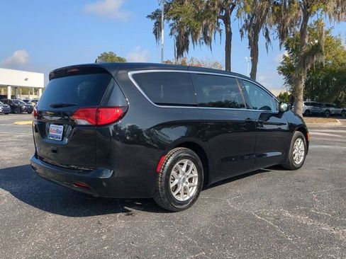 Used 2024 Chrysler Voyager LX image 4