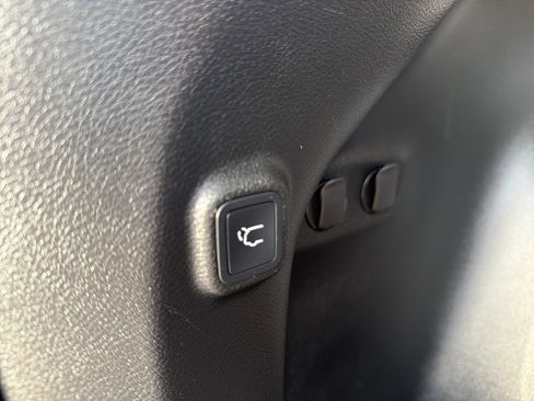 Used 2022 Jeep Cherokee Limited image 40