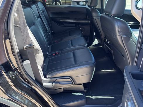 Used 2024 Ford Expedition XLT AWD/4WD image 10
