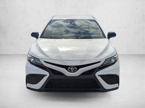 Used 2022 Toyota Camry SE image 2