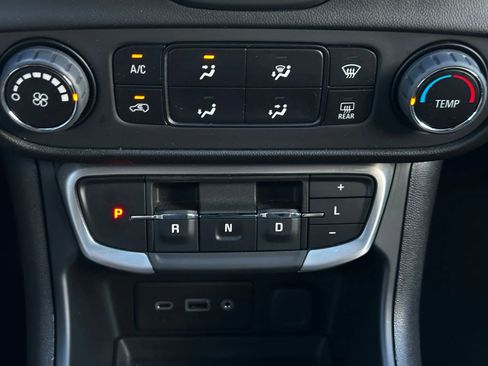 Used 2023 GMC Terrain SLE image 40