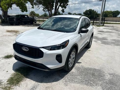 Used 2024 Ford Escape Active AWD/4WD image 2