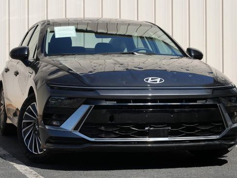Used 2025 Hyundai Sonata SEL FWD image 2