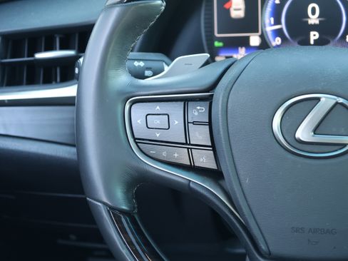 Used 2019 Lexus ES 350 Luxury w/ Premium Package image 17